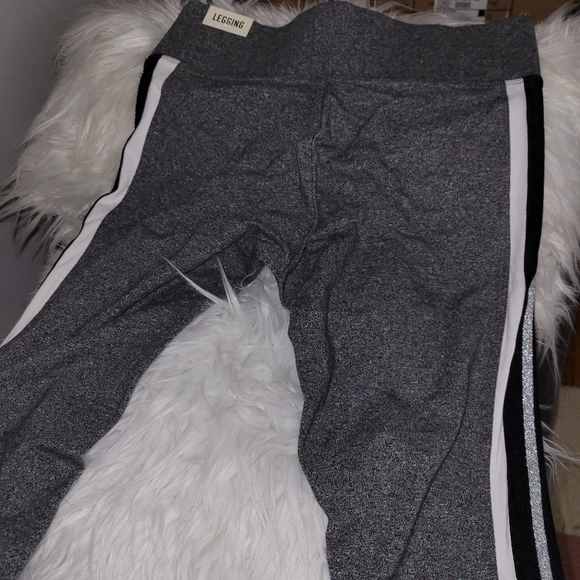 VS PINK embroidered patch yoga legging - Picture 8 of 8